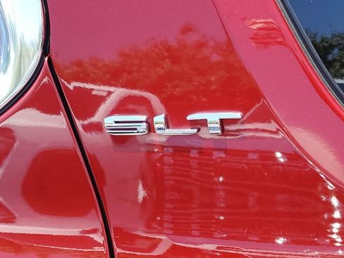 Used 2022 GMC Acadia SLT w/ Preferred Package FWD image 28