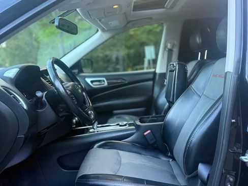 Used 2019 Nissan Pathfinder SL AWD/4WD image 10