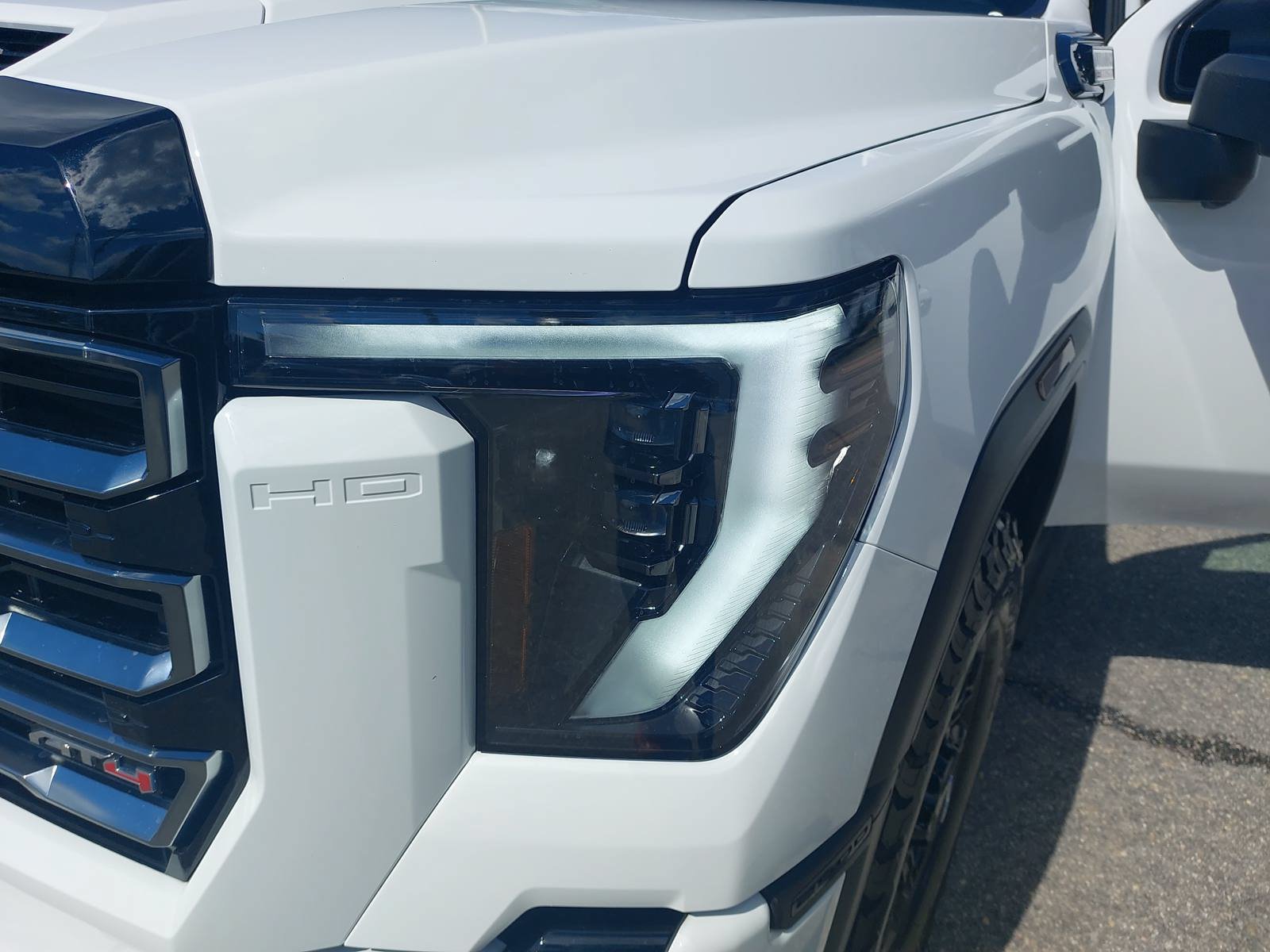 Used 2024 GMC Sierra 2500 AT4 w/ AT4 Preferred Package AWD/4WD image 31