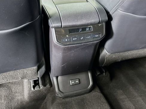Used 2023 Toyota Highlander XLE AWD/4WD image 26