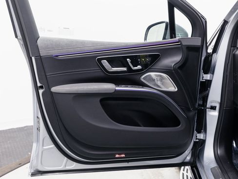 Used 2023 Mercedes-Benz EQS 580 4MATIC SUV image 5