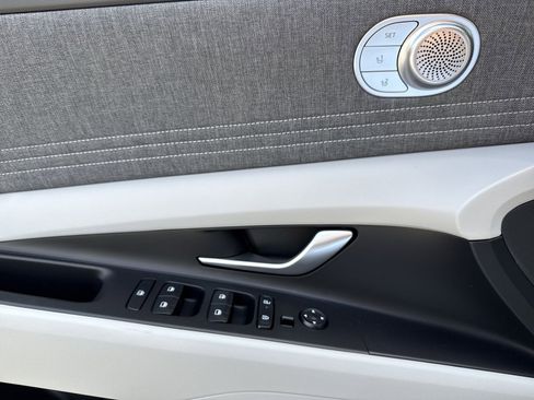 New 2026 Hyundai Elantra Limited FWD image 15