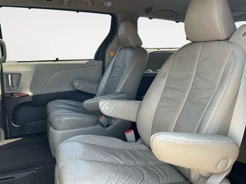 Used 2011 Toyota Sienna XLE w/ Entertainment Pkg AWD/4WD image 13