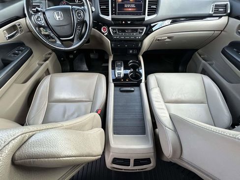 Used 2017 Honda Pilot Touring image 12