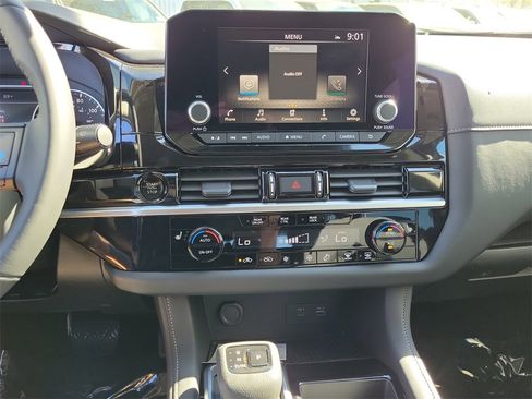 New 2025 Nissan Pathfinder SV image 9