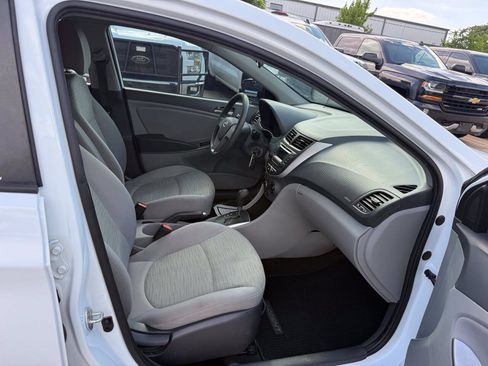 Used 2017 Hyundai Accent SE FWD image 10