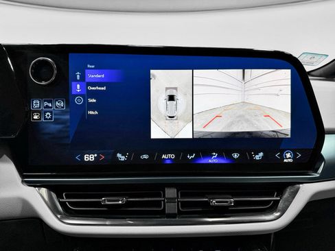 Used 2025 Chevrolet Equinox EV LT image 13