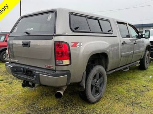 Used 2014 GMC Sierra 2500 Denali w/ Suspension Package, Off-Road image 3