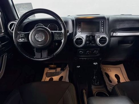 Used 2016 Jeep Wrangler Unlimited Sahara w/ Connectivity Group AWD/4WD image 21