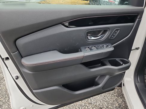 New 2025 Honda Pilot TrailSport image 8