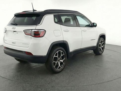 Used 2025 Jeep Compass Limited image 9