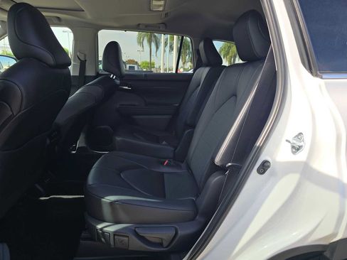 Certified 2026 Toyota Highlander XLE AWD/4WD image 18