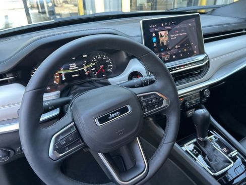 Certified 2025 Jeep Compass Limited AWD/4WD image 35