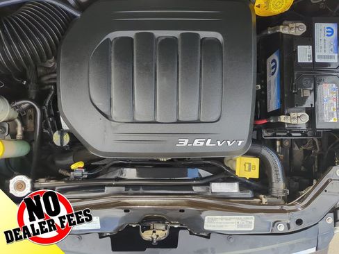 Used 2015 Chrysler Town & Country Touring-L w/ Driver Convenience Group image 30