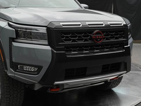 Used 2025 Nissan Frontier PRO-4X w/ Pro Convenience Package image 3