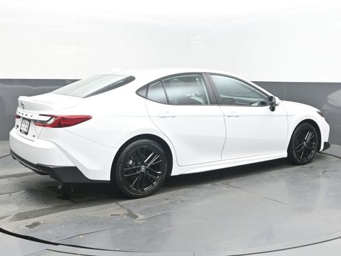Used 2025 Toyota Camry SE FWD image 7