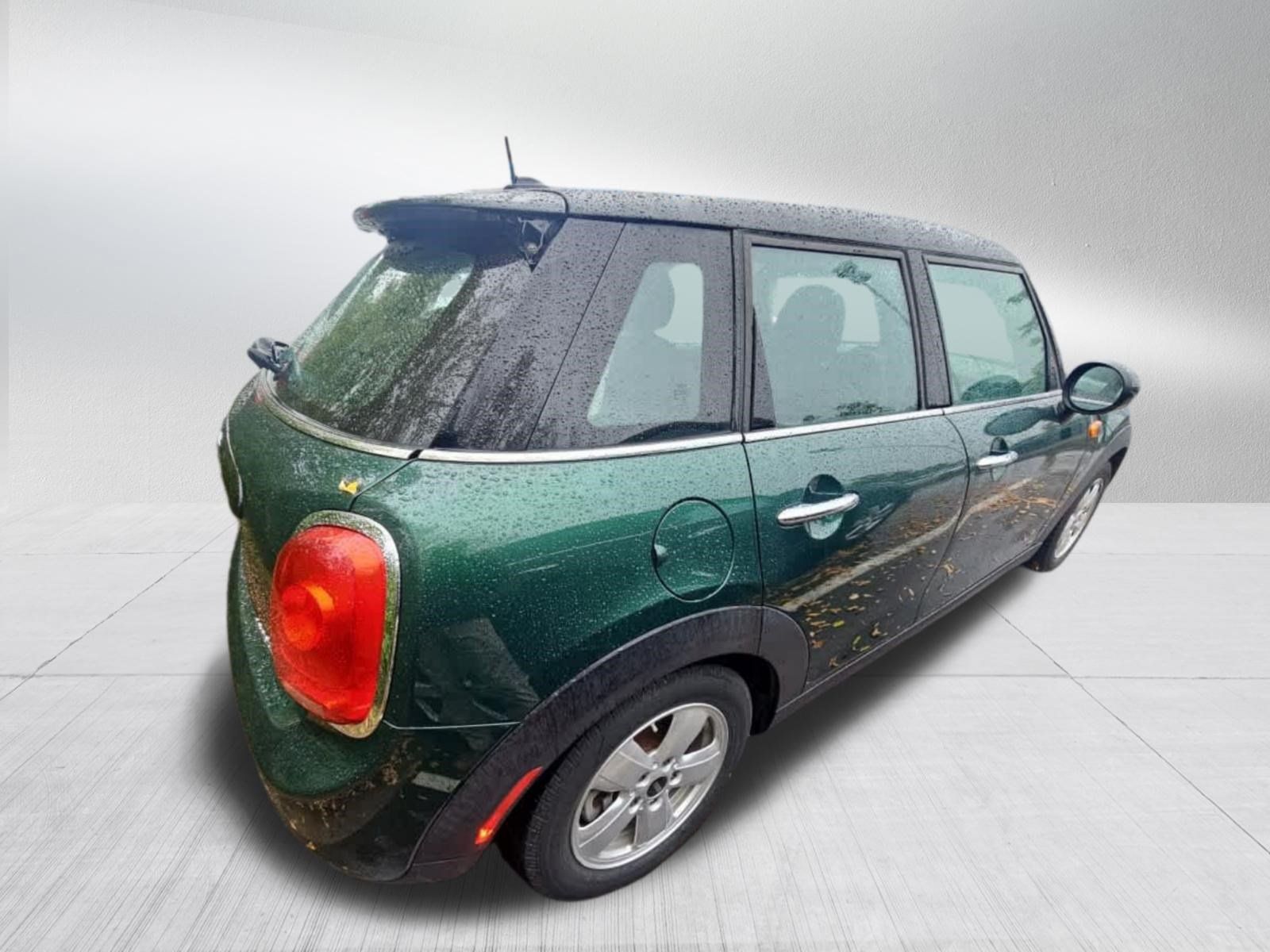 Used 2016 MINI Cooper 4-Door Hardtop FWD image 4