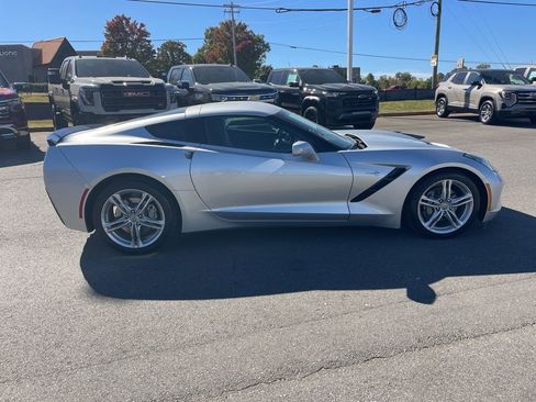 Used 2017 Chevrolet Corvette Stingray Coupe w/ 1LT image 6