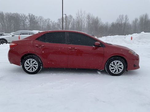 Used 2018 Toyota Corolla LE image 4