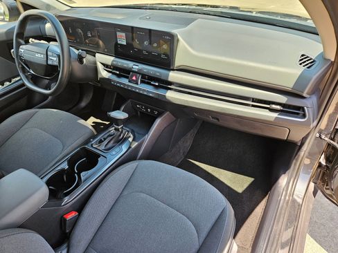 Used 2025 Kia K4 FWD image 33