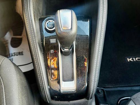 Used 2020 Nissan Kicks SV image 26