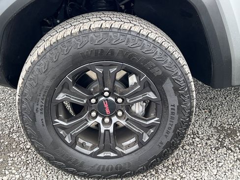 Used 2025 GMC Canyon Elevation w/ Convenience Package image 43