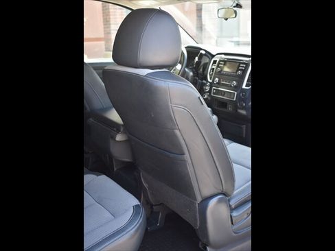 Used 2017 Nissan Titan S AWD/4WD image 34