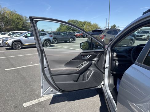 Used 2025 Subaru Crosstrek 2.5i Limited image 19