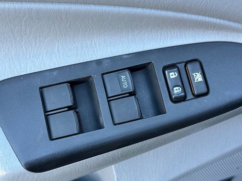 Used 2012 Toyota Tacoma 4x4 Double Cab image 17