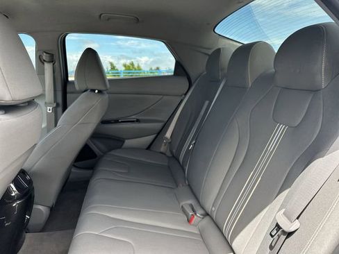 Used 2024 Hyundai Elantra SEL FWD image 27