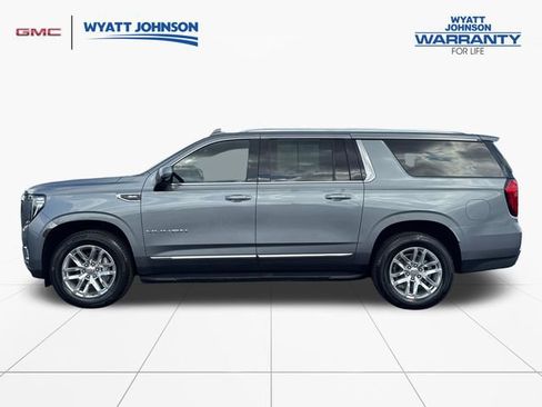 Used 2022 GMC Yukon XL SLT w/ SLT Premium Package AWD/4WD image 2