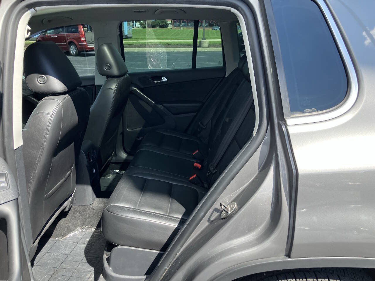 Used 2010 Volkswagen Tiguan SE AWD/4WD image 21