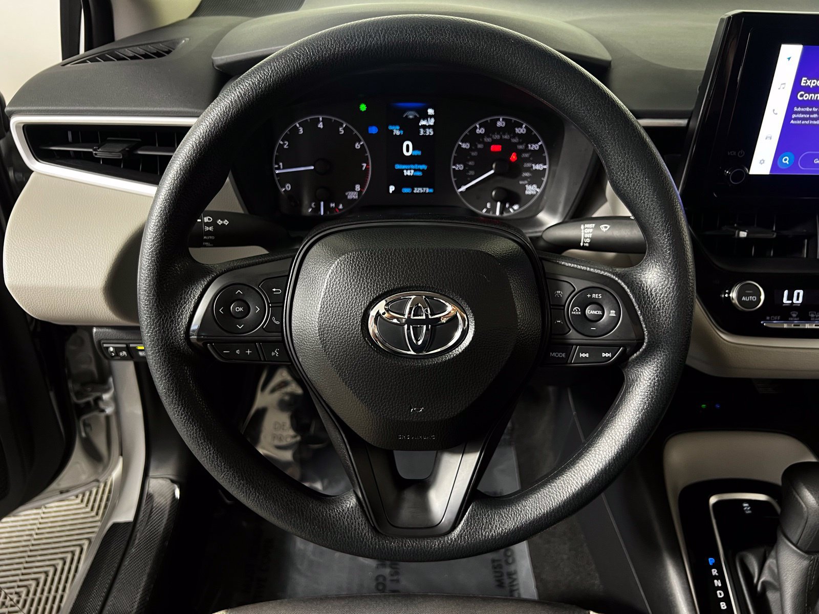 Used 2025 Toyota Corolla LE w/ LE Premium Package FWD image 14