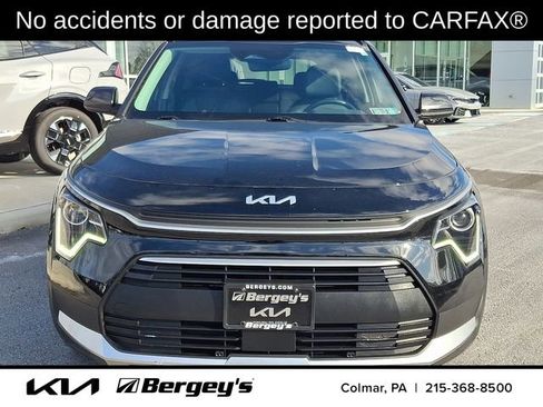 Used 2023 Kia Niro EX image 2