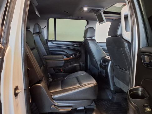 Used 2018 Chevrolet Suburban Premier image 12