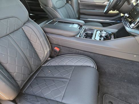 New 2026 Jeep Grand Wagoneer L Summit AWD/4WD image 9