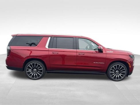 Used 2025 Chevrolet Suburban High Country AWD/4WD image 8