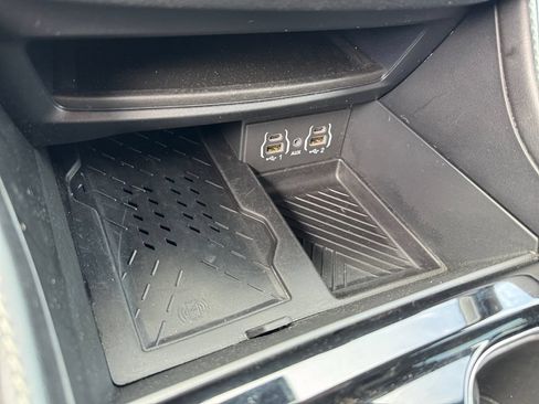 Used 2025 Chrysler Pacifica Limited FWD image 24