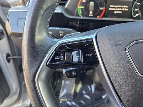 Used 2022 Audi e-tron Premium Plus w/ Premium Plus Package image 17