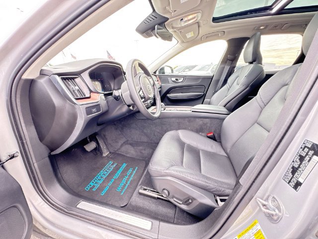 Used 2024 Volvo XC60 B5 Plus w/ Protection Package Premier AWD/4WD image 10