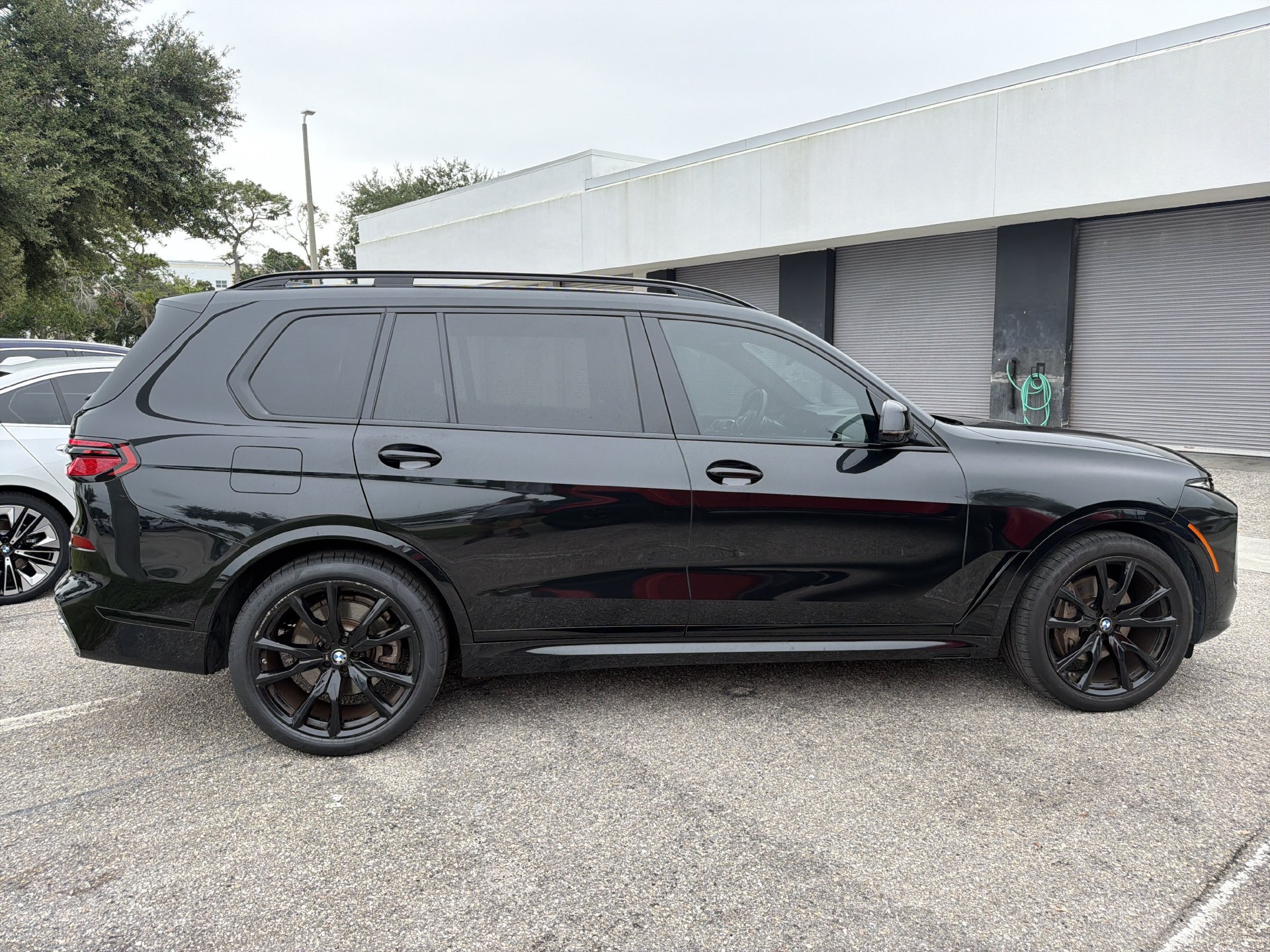Used 2024 BMW X7 xDrive40i w/ Executive Package AWD/4WD image 3