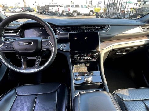 Used 2024 Jeep Grand Cherokee L Limited w/ Luxury Tech Group II image 15