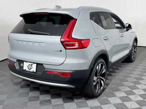 Certified 2024 Volvo XC40 B5 Plus w/ Climate Package AWD/4WD image 6