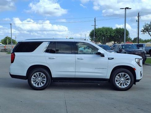 Used 2024 GMC Yukon SLE w/ Gmc Pro Safety Plus Package RWD image 2