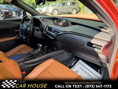 Used 2019 Lexus UX 200 w/ Premium Package FWD image 22