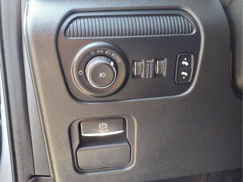 Used 2024 Jeep Wagoneer L Series II w/ Flexible Seating Group AWD/4WD image 26