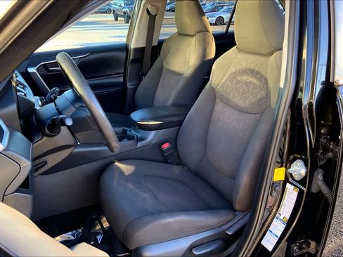 Used 2019 Toyota RAV4 XLE image 7