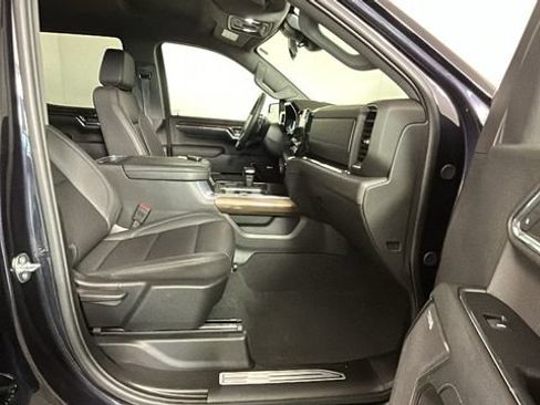 Used 2024 Chevrolet Silverado 1500 LT Trail Boss AWD/4WD image 30