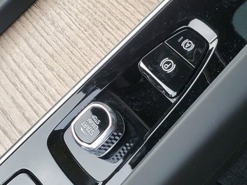 New 2026 Volvo XC60 B5 Plus w/ Protection Package Premier image 18