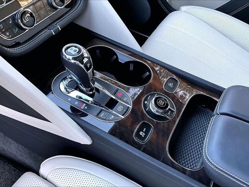 Used 2021 Bentley Bentayga image 15